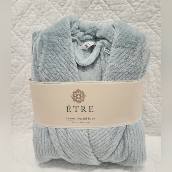 Other - NWT Etre Ladies Luxury Robe
